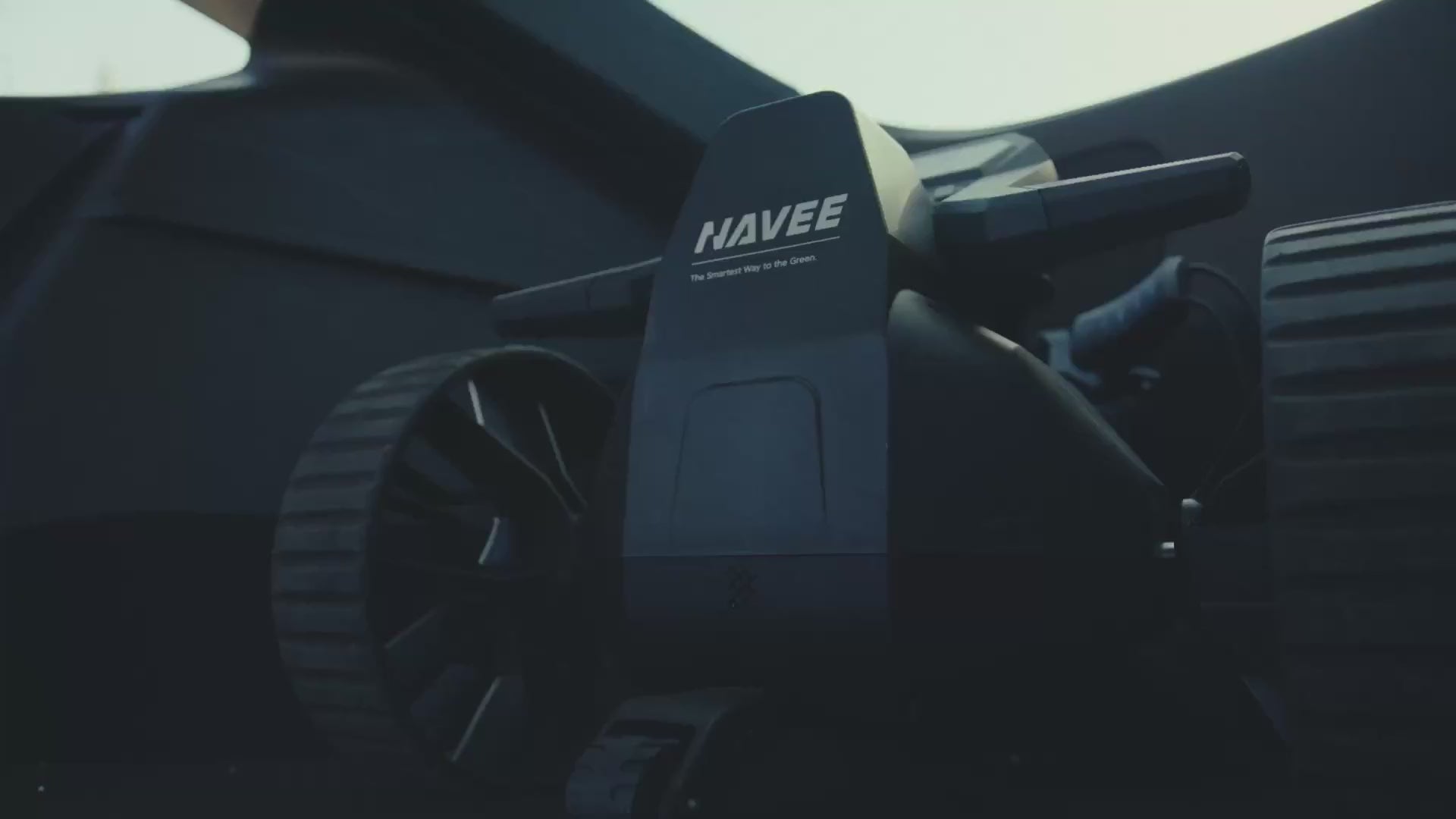 NAVEE electric trolley desktop video